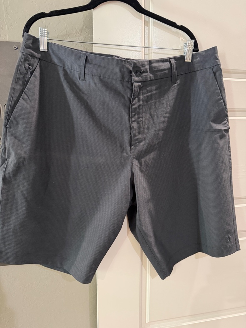 Hang Ten Men's Dark Gray Flat-Front Performance Shorts